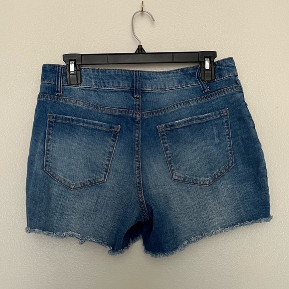 TIME AND TRU- Denim Casual Medium Washed Shorts Size 10 - Picture 2 of 3